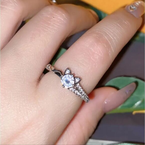 Ladies Bohemian Lab Created diamonds Cat Ring sz 6